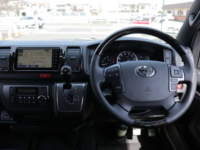 UZ0048299948_71_001.jpg