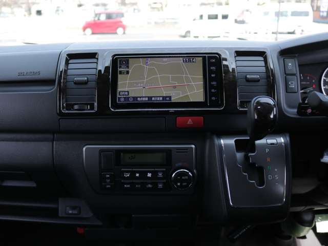 UZ0048299948_72_001.jpg