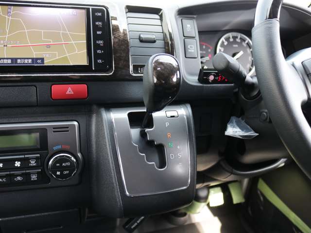 UZ0048299948_75_001.jpg