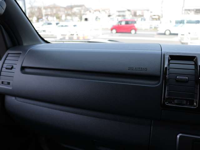 UZ0048299948_76_001.jpg