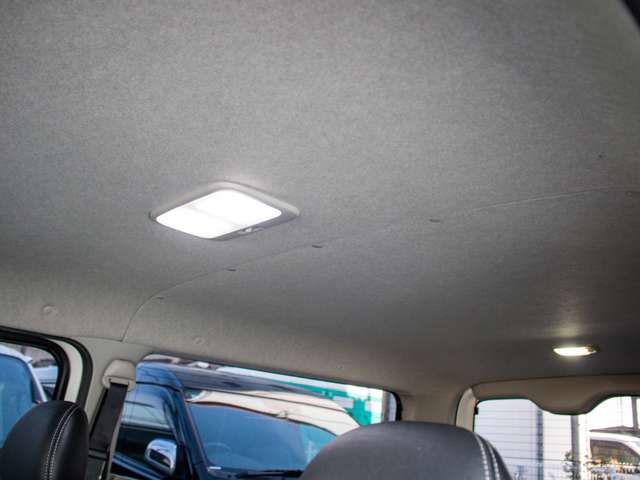 UZ0048396228_51_001.jpg
