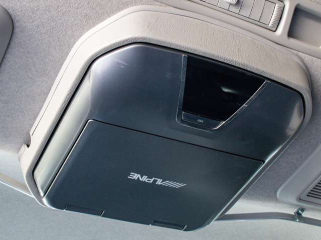 UZ0048396228_58_001.jpg