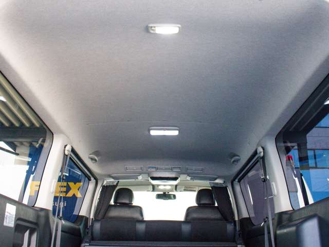 UZ0048396228_78_001.jpg