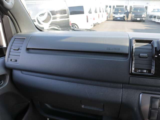 UZ0047757586_40_001.jpg