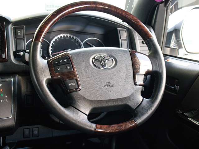 UZ0047782937_48_002.jpg