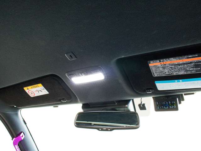 UZ0047782937_55_002.jpg
