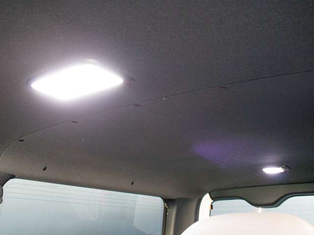 UZ0047782937_59_002.jpg