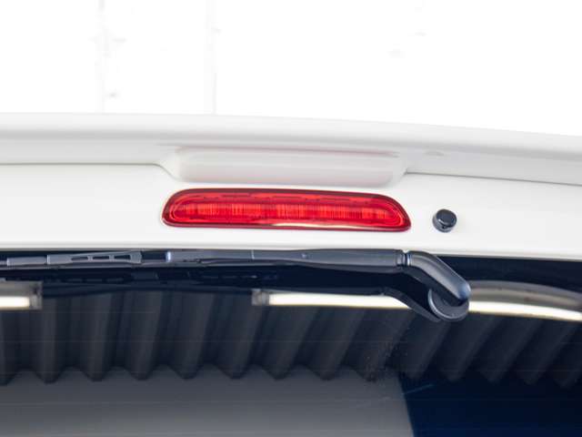 UZ0048021368_35_001.jpg
