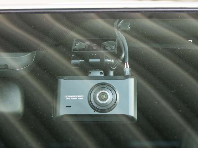 UZ0048021368_63_001.jpg