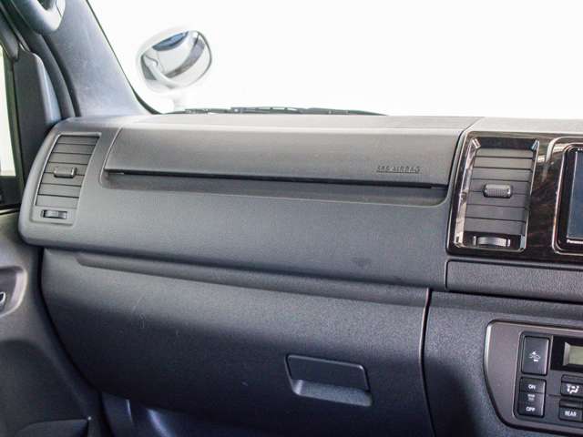 UZ0048021368_72_001.jpg