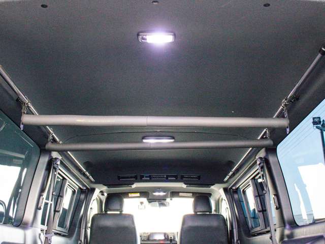 UZ0048021368_79_001.jpg