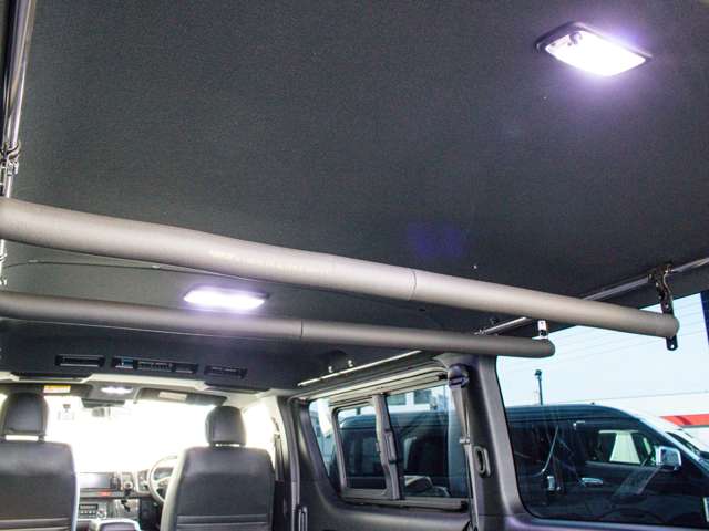 UZ0048021368_82_001.jpg