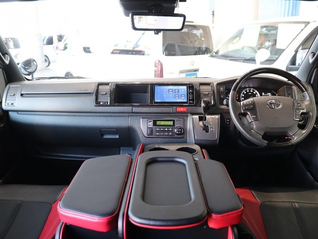 UZ0047957990_8_001.jpg