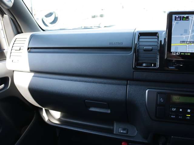 UZ0047729597_42_001.jpg