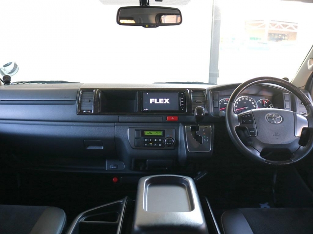 UZ0048009891_1_001.jpg