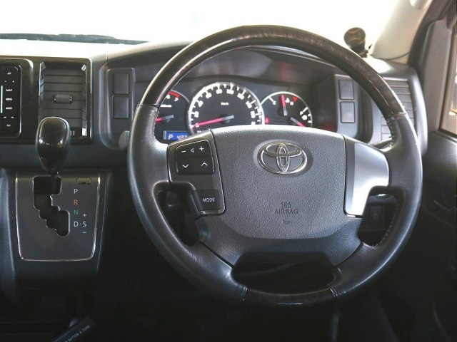UZ0048009891_3_001.jpg