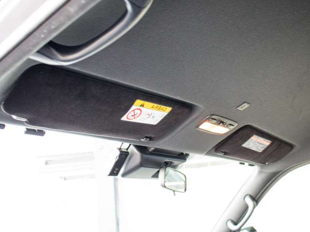 UZ0048021362_48_001.jpg