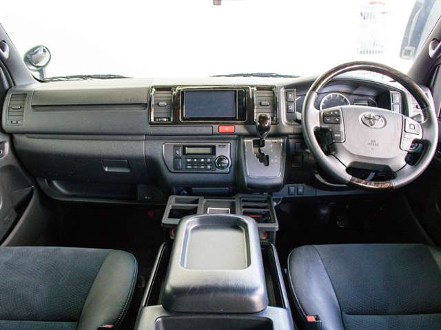 UZ0048021362_62_001.jpg
