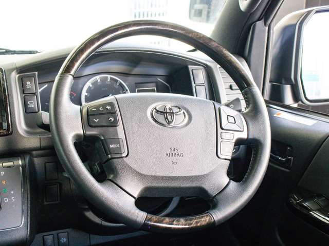 UZ0048021362_68_001.jpg