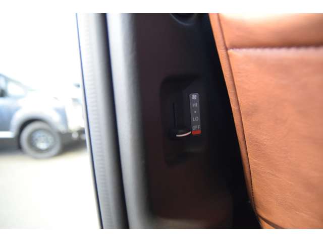 U00048417814_63_002.jpg