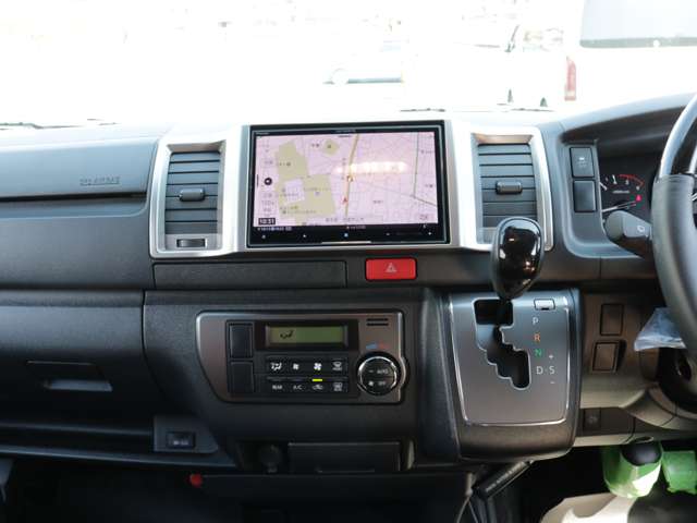 UZ0048389109_58_001.jpg