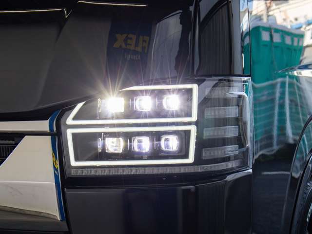 UZ0048340819_33_001.jpg