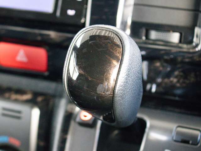 UZ0048340819_65_001.jpg