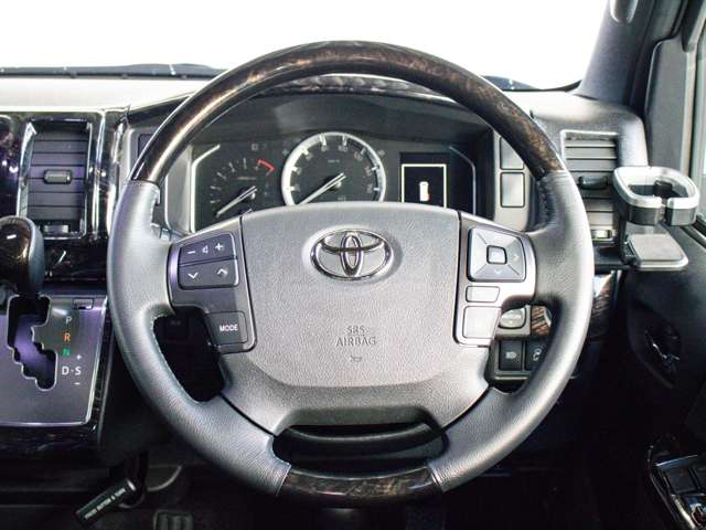 UZ0048340819_68_001.jpg
