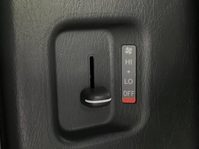 UZ0048337258_42_001.jpg