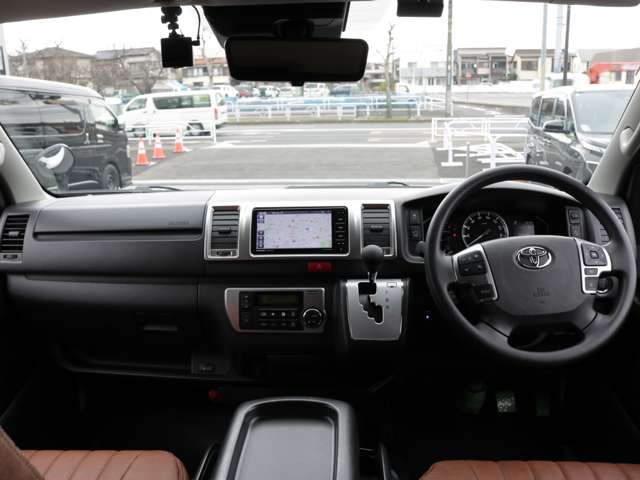 UZ0048491200_54_001.jpg