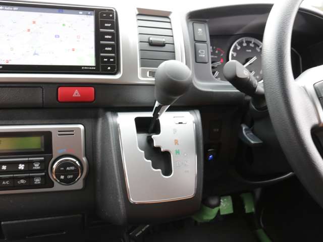 UZ0048491200_59_001.jpg
