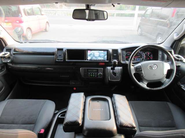 UJ0048433704_2_001.jpg