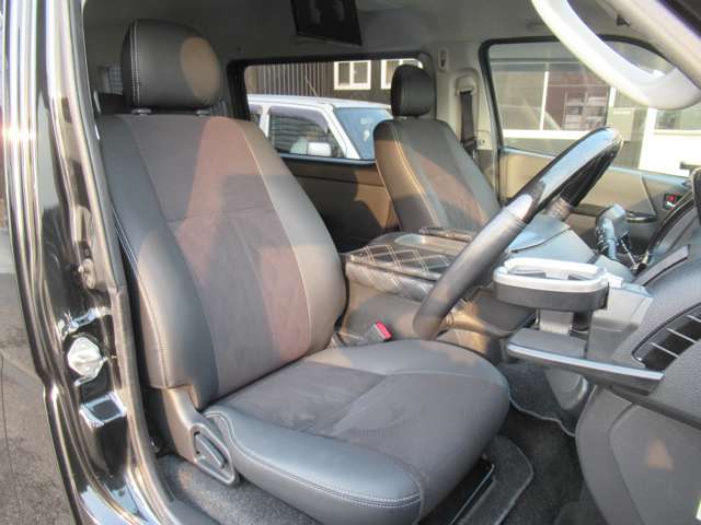 UJ0048433704_30_001.jpg