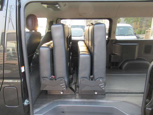 UJ0048433704_5_001.jpg