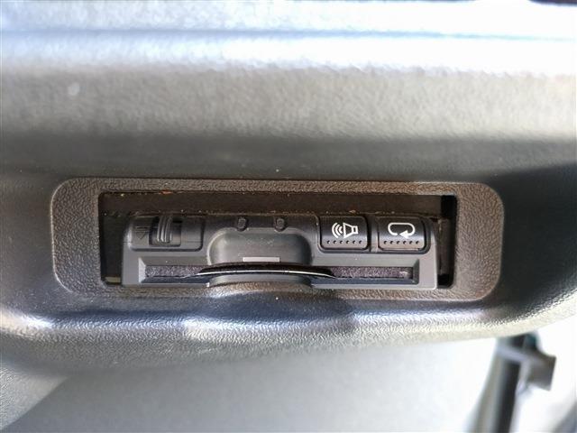 UJ0048372622_32_001.jpg