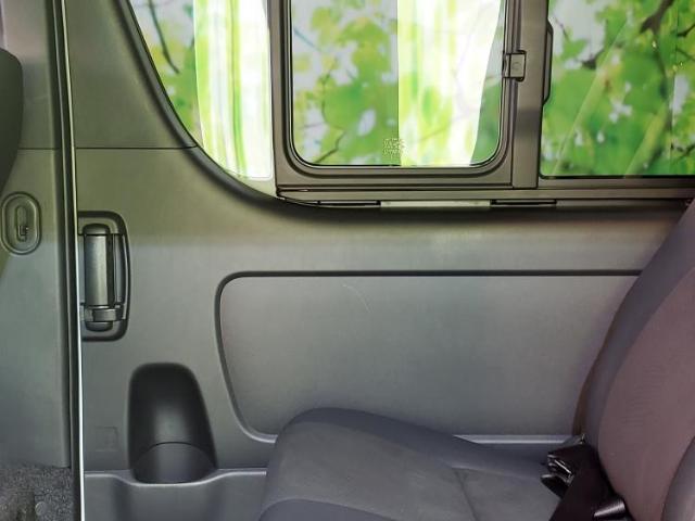 UZ0048051160_30_001.jpg