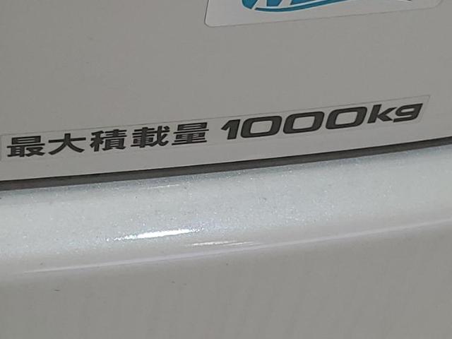 UZ0048051160_52_001.jpg