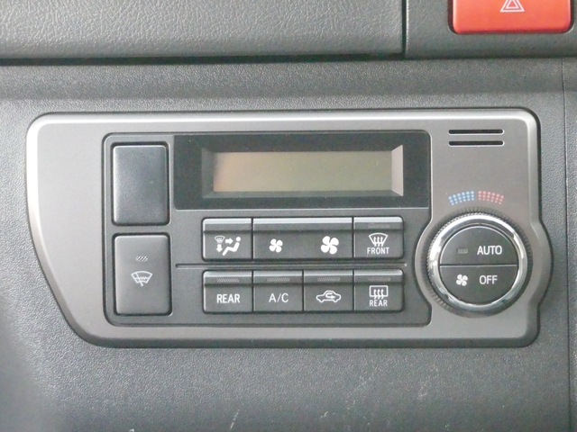 UZ0048307768_15_001.jpg