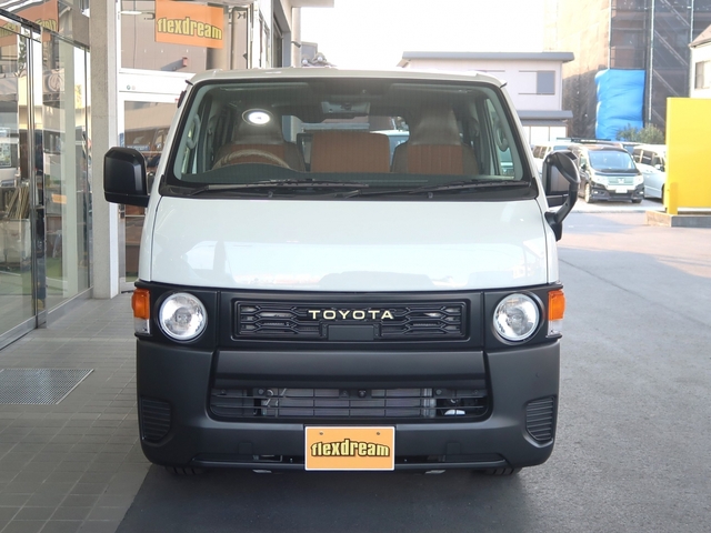 UZ0048486547_4_001.jpg