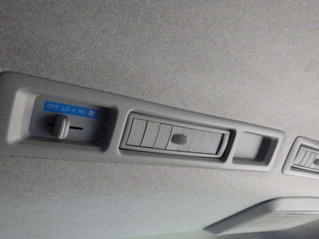 U00048468979_35_003.jpg