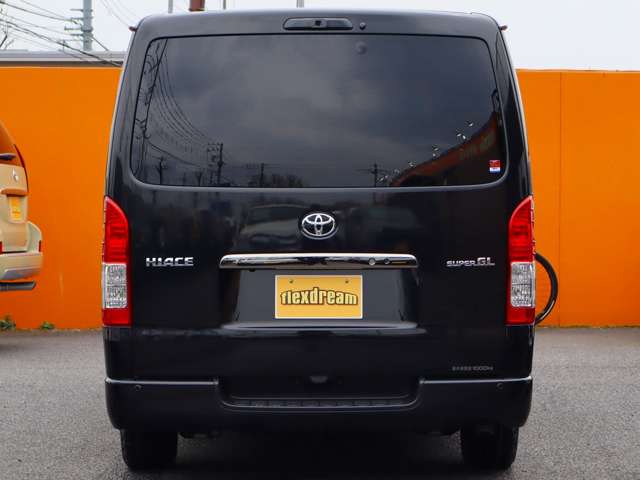 UZ0048418768_49_001.jpg