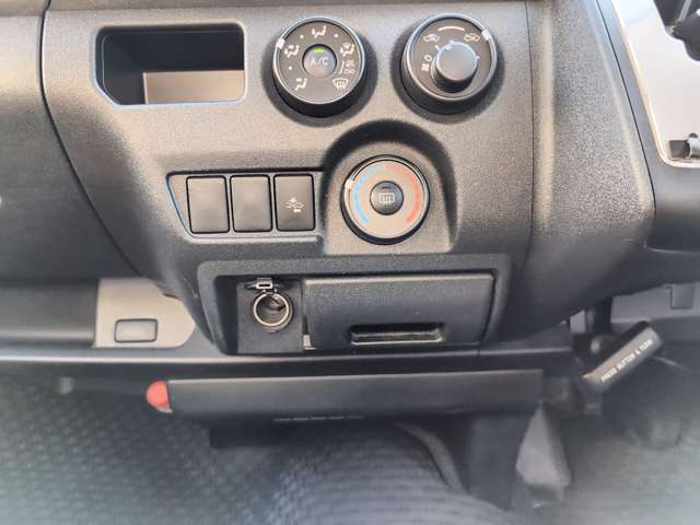 U00045512270_32_001.jpg