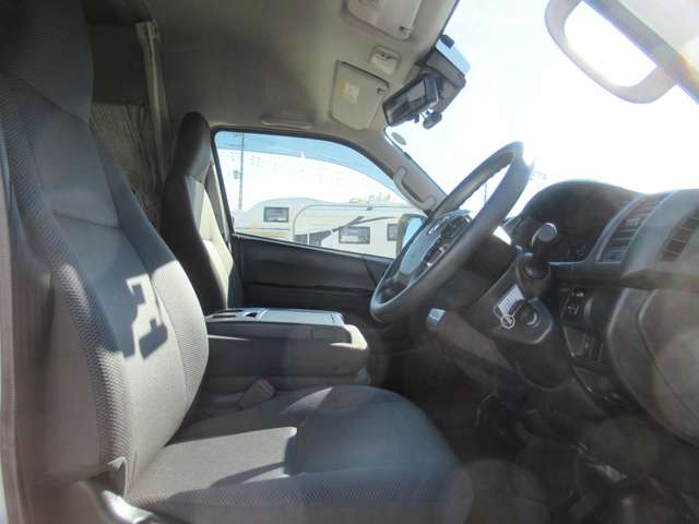 U00048001939_32_001.jpg
