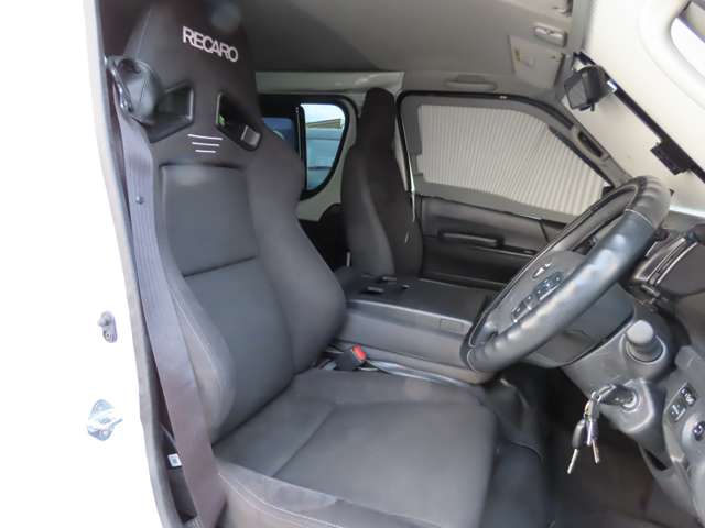 U00047492093_30_001.jpg