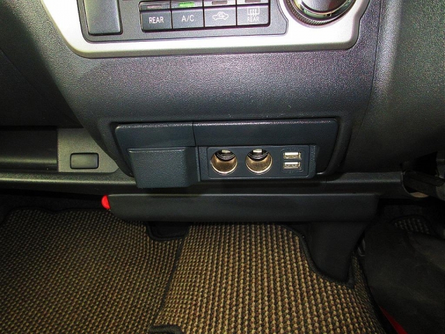 UZ0048413025_11_001.jpg