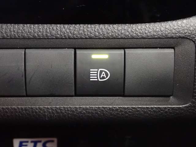 UJ0048472290_33_001.jpg