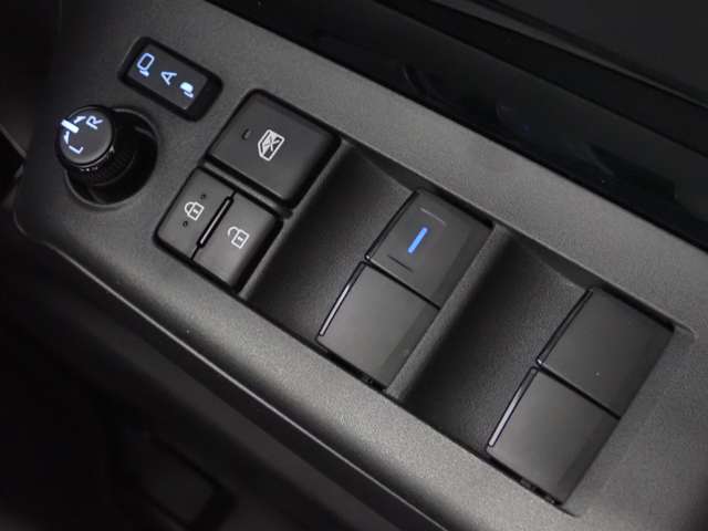 UJ0048447586_37_001.jpg