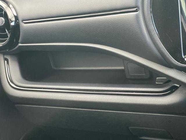 UZ0048045199_39_001.jpg