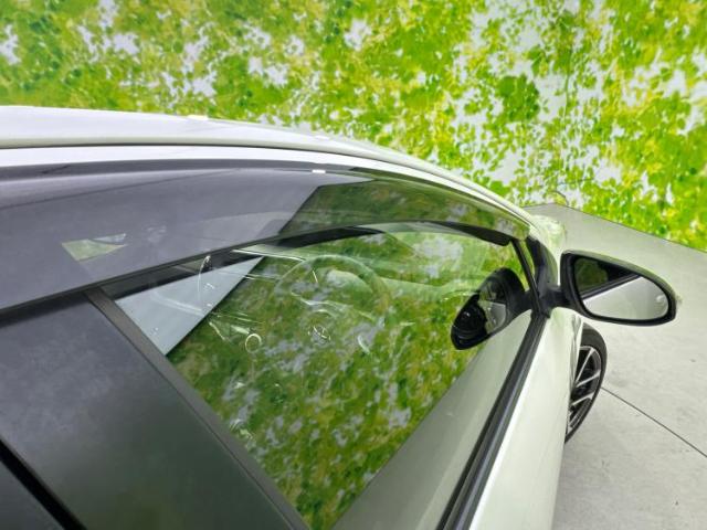 UZ0048229727_66_001.jpg