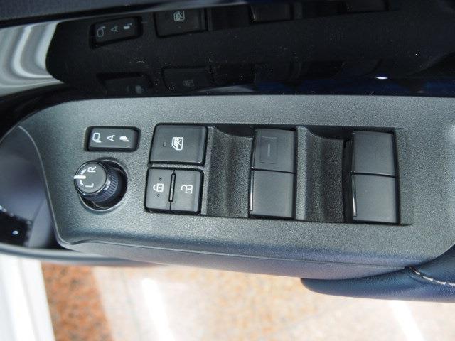 UJ0048305901_58_004.jpg